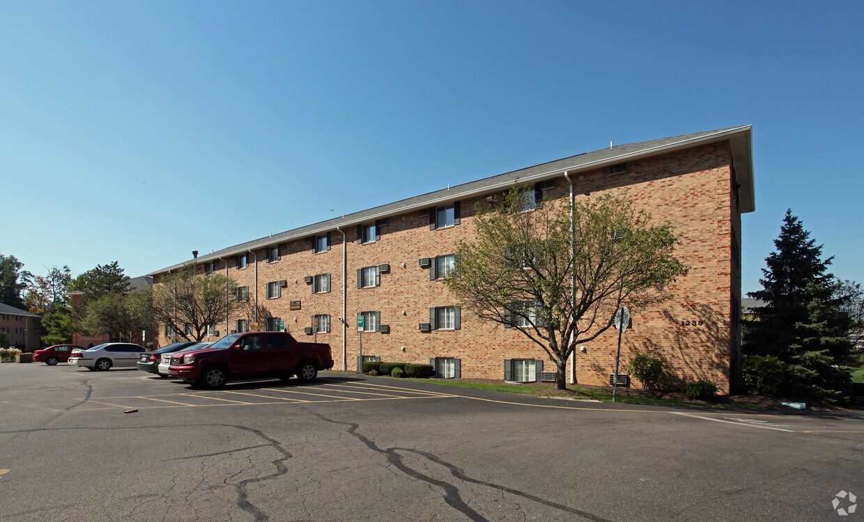Primary Photo - Woods Halls