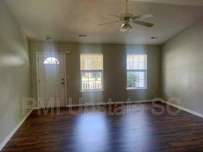 Building Photo - 18 Landing Ln