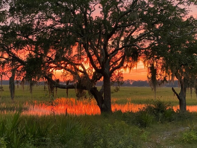 Building Photo - 100 Helmsman Way