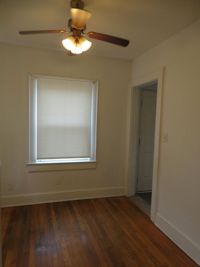 Building Photo - 815 Floral Ave