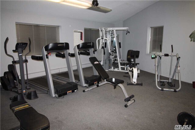 Foto del edificio - 2453 Union Blvd