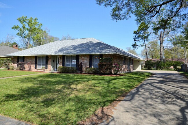 Building Photo - Newly Renovated 3 Bedroom Home in Sherwood...