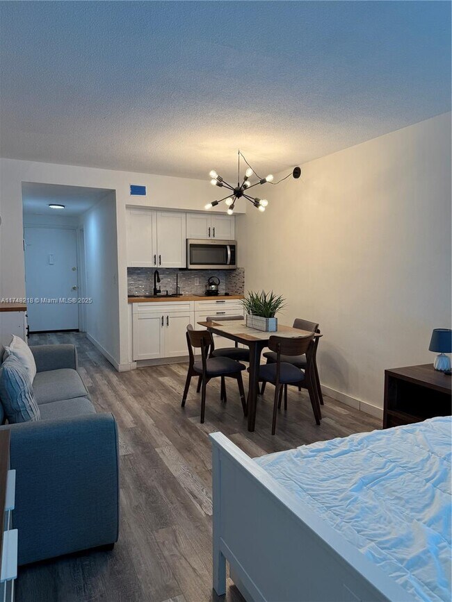 Foto del edificio - 400 Kings Point Dr