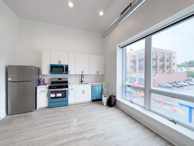 Foto del edificio - 4700 N Western Ave