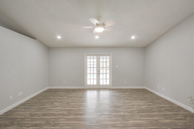 Building Photo - 5492 Wendy Lee Dr