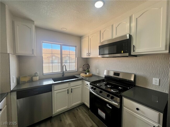 Building Photo - 3327 Erva St