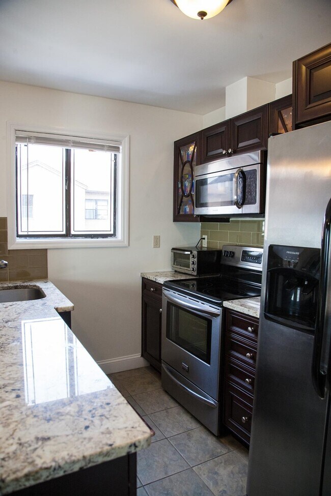 Building Photo - 6409 Granton Ave