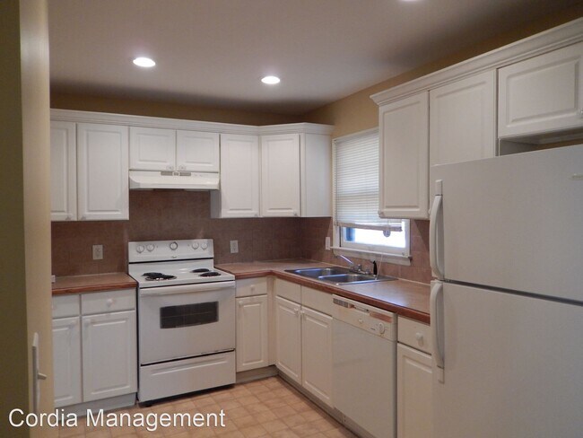 Building Photo - 3 br, 1 bath House - 3329 Eisenhower Cir