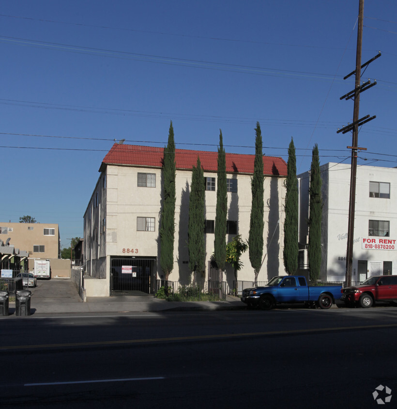 Foto del edificio - 8843 Van Nuys Blvd