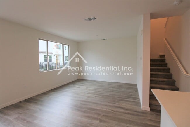 Building Photo - 3 br, 2.5 bath House - 3007 Magical Walk