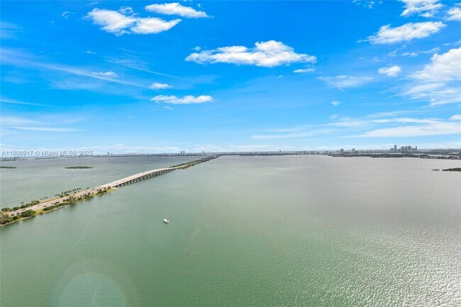 Foto del edificio - 3131 NE 7th Ave