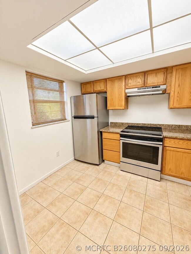Foto del edificio - 2050 Oleander Blvd