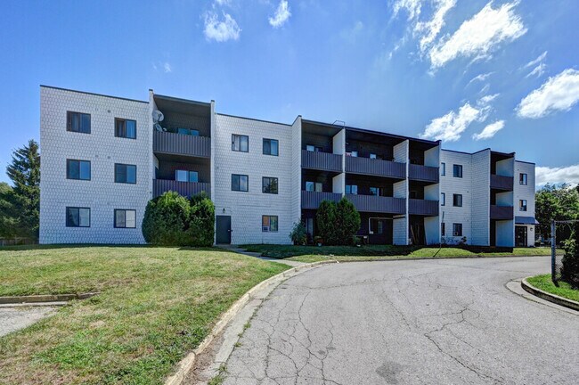 Photo du bâtiment - 1549-1566 Trossacks Avenue