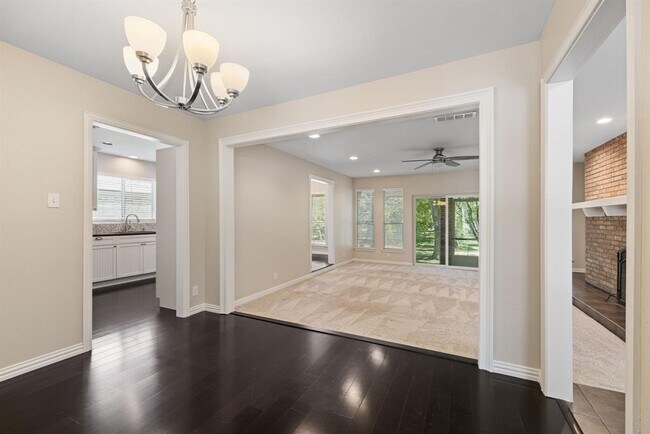 Building Photo - 1009 Stillhouse Spring