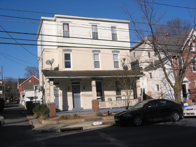 Building Photo - 32 W Elizabeth Ave