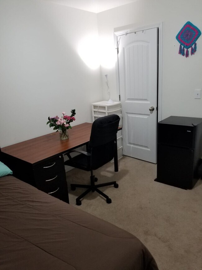 Foto del edificio - 748 Maypearl Ln