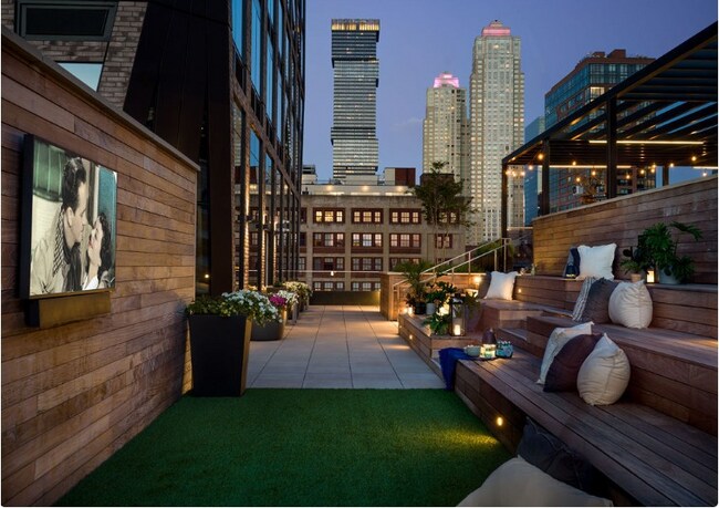 Foto del edificio - 353 Marin Blvd