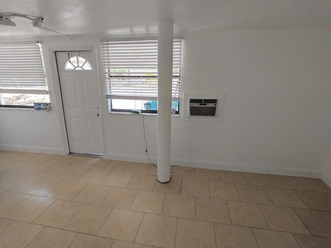 Foto del edificio - 3813 N Old Dixie Hwy