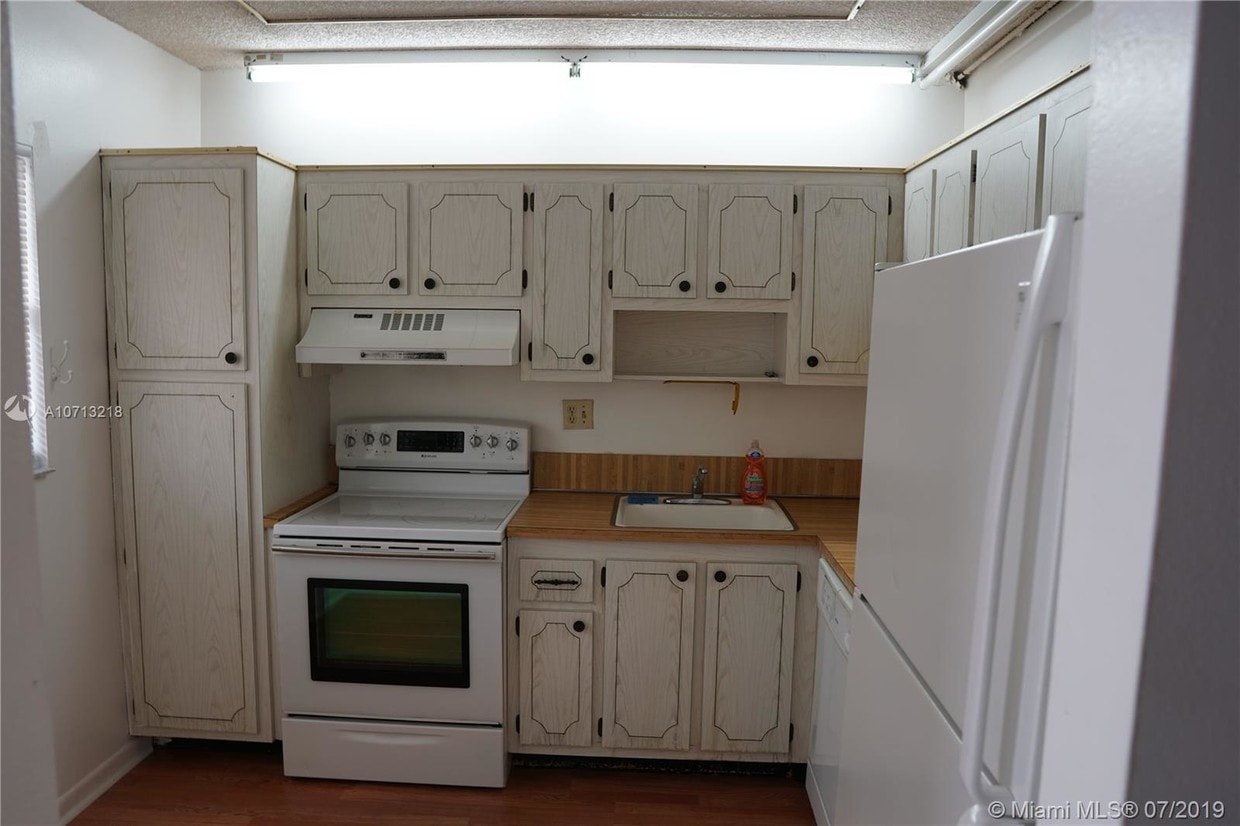 Primary Photo - 5985 Del Lago Cir