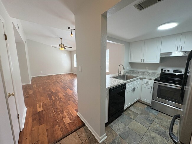 Building Photo - 1461 Live Oak Dr