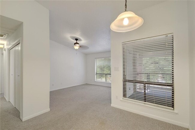 Building Photo - 1705 Crossing Pl