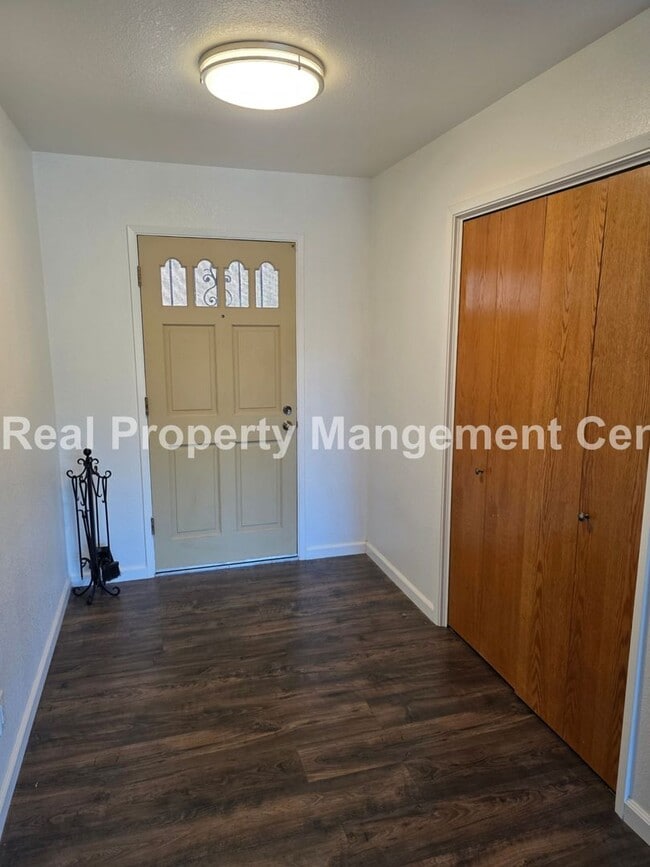Building Photo - LEASE PENDING - WESTSIDE RANCHETTE! 3 Bed,...