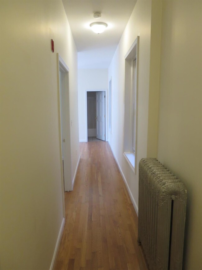 Building Photo - 64 Vinal Ave