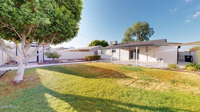 Foto del edificio - 830 E Orchid Ln