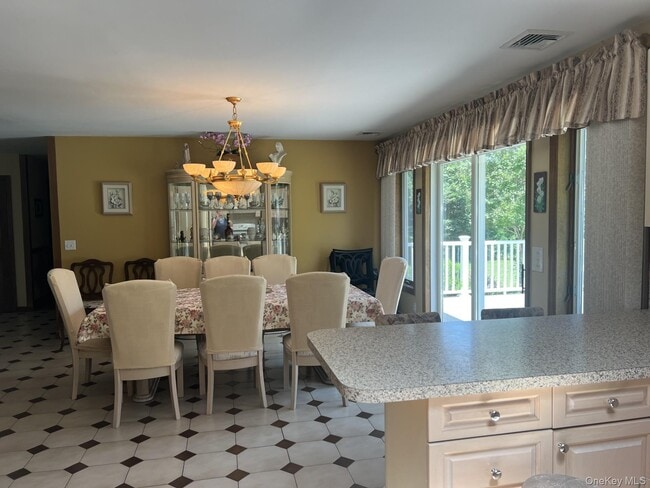 Building Photo - 215 Leon Rd