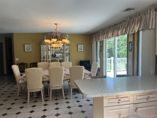 Foto del edificio - 215 Leon Rd