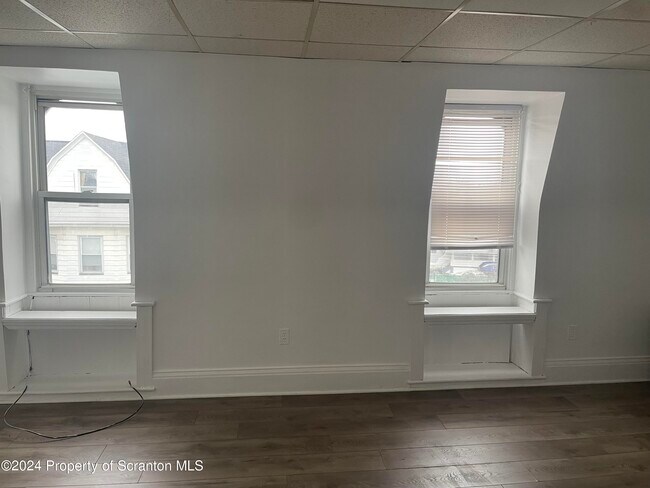 Foto del edificio - 1326 N Washington St