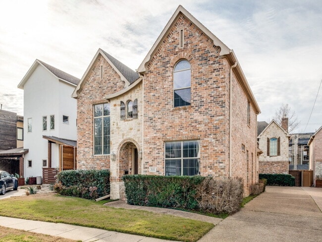 Foto del edificio - 3 bedroom 3 bath Duplex