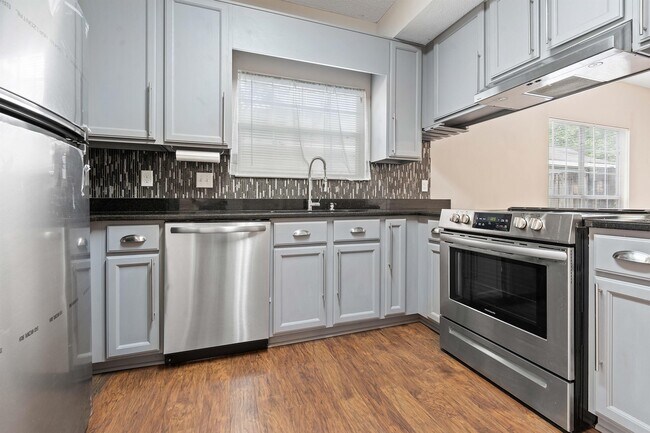 Foto del edificio - 2033 Post Oak Ct