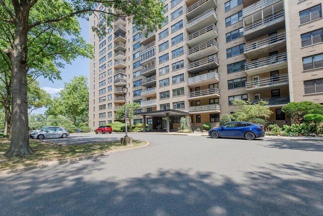Building Photo - 201 St Pauls Ave