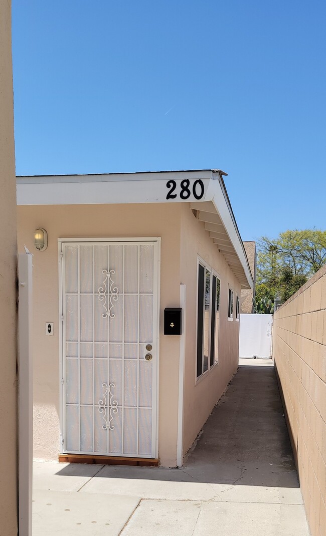 Building Photo - 280 W 18th St