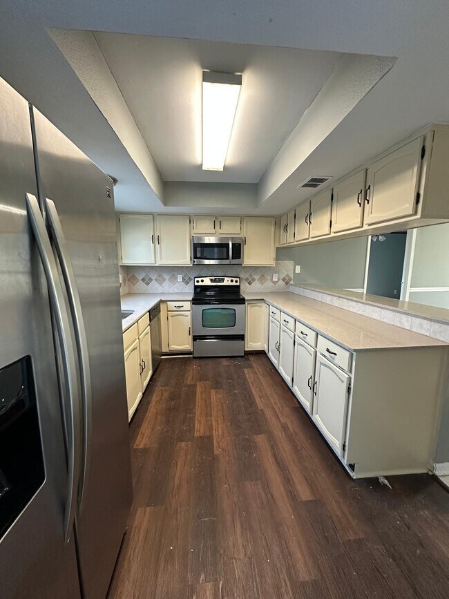 Foto del edificio - 2401 Forestmeadow Dr