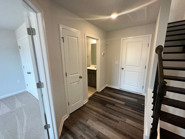 Foto del edificio - 327 Devon Cliffs Dr, Wake Forest