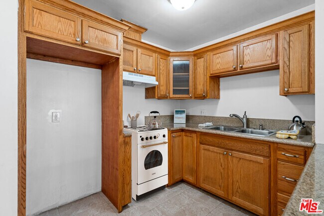 Foto del edificio - 425 S Kenmore Ave