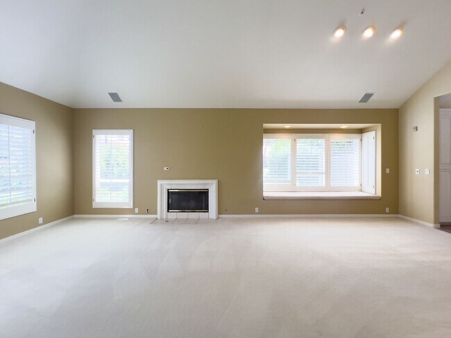 Building Photo - Gorgeous three bedroom North Napa home wit...