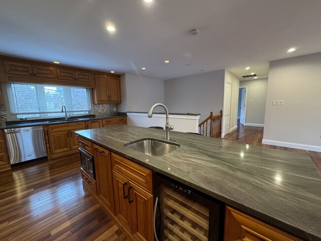 Foto del edificio - 7209 Needwood Rd