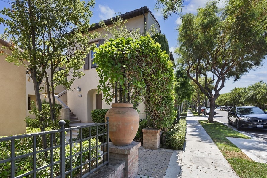Primary Photo - Woodbury Furnished Townhome for Lease