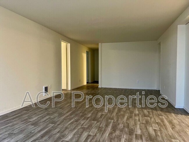 Foto del edificio - 1585 E Badger Rd