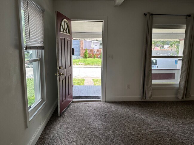 Foto del edificio - 2497-2499-2499 Adams Ave