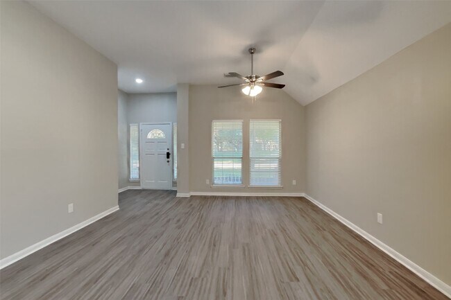 Foto del edificio - 1266 Deerbrook Dr