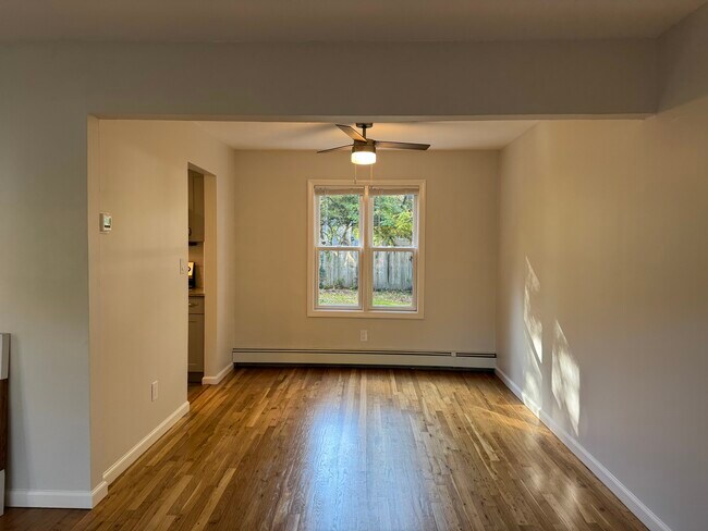 Comedor - 2 Walnut St