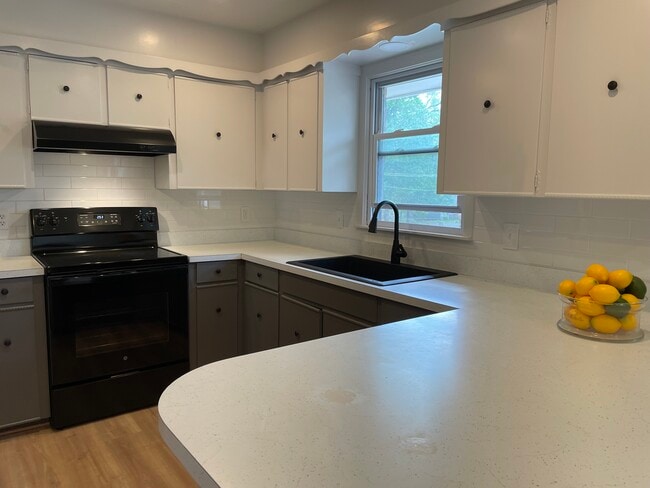 Building Photo - 7016 Antioch Rd