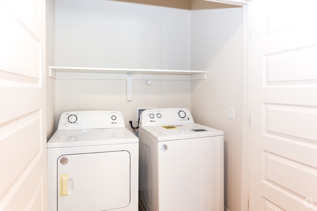 1BD, 1BA - 880SF - Wintergreen Apartments