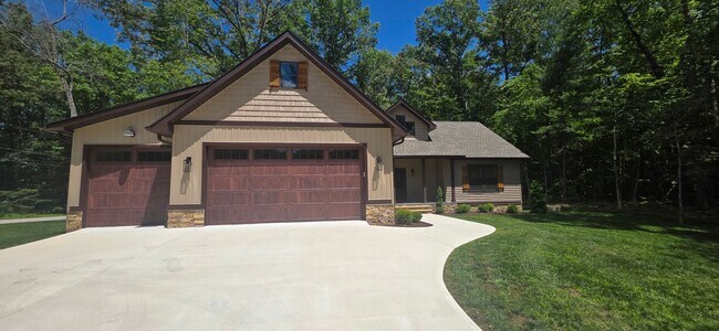 Foto del edificio - 3 bedroom / 2 bath new build in Fairfield Glade available for 12 month lease
