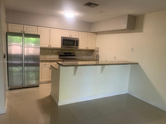 Foto del edificio - 4060 NW 110th Ave