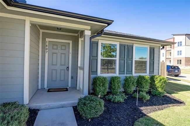 Foto del edificio - 1807 Whitaker Dr